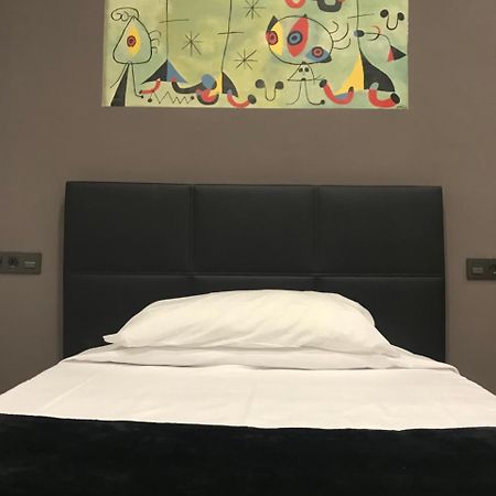 ברצלונה Hostal Eden מראה חיצוני תמונה