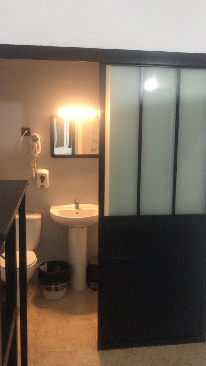 ברצלונה Hostal Eden מראה חיצוני תמונה